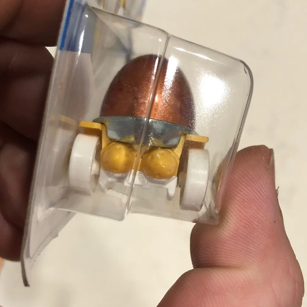 Mattel Hot Wheels Eggshell Racer - Yellow and Silver